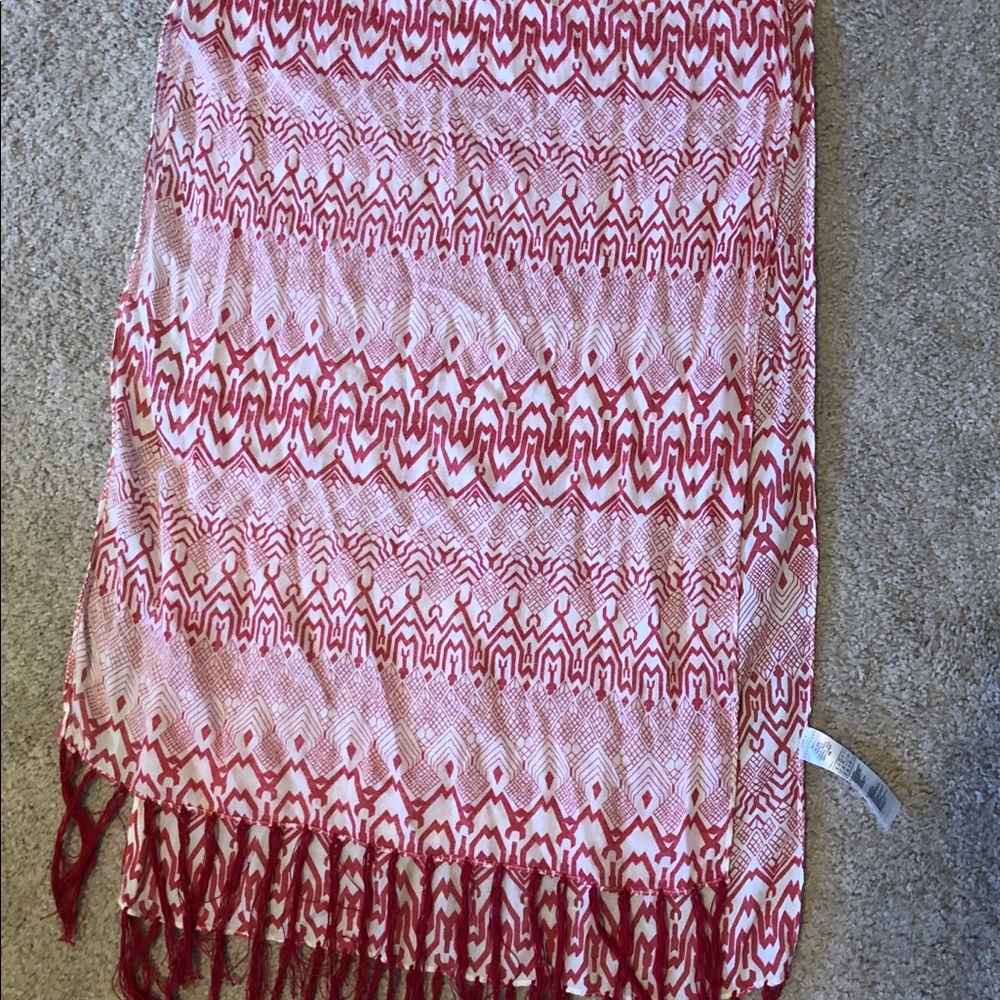 Red and Cream Scarf - Geometric Pattern - Picture 3 of 3